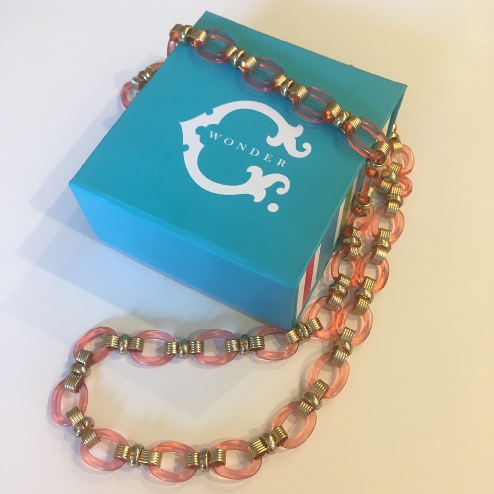 Elegant and versatile C. Wonder glass necklace